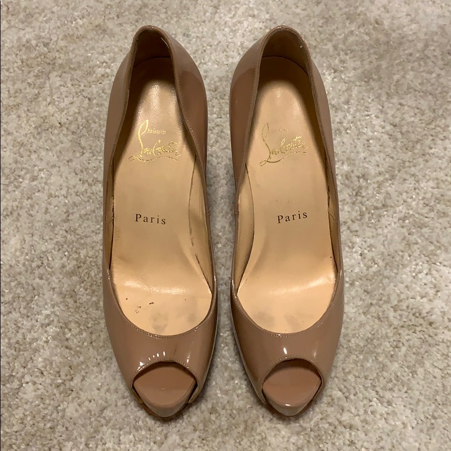 Christian Louboutin Very Prive Nude Patent Pumps